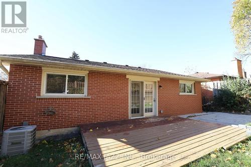 135 Springdale Crescent, Oshawa (Donevan), ON - Outdoor With Exterior