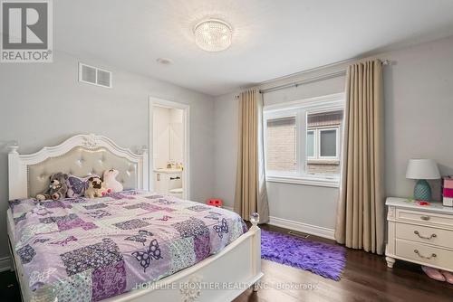 7 Edenbrook Crescent, Richmond Hill, ON - Indoor Photo Showing Bedroom