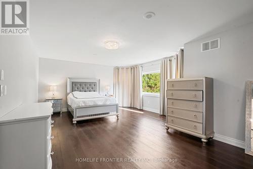 7 Edenbrook Crescent, Richmond Hill, ON - Indoor Photo Showing Bedroom