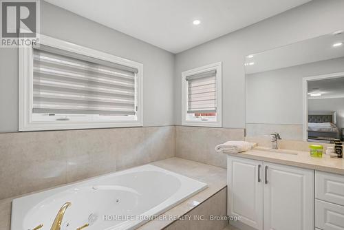 7 Edenbrook Crescent, Richmond Hill, ON - Indoor Photo Showing Bathroom