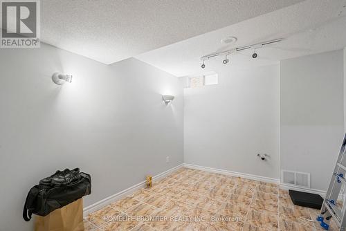 7 Edenbrook Crescent, Richmond Hill, ON - Indoor Photo Showing Other Room