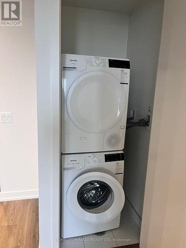 1109 - 195 Commerce Street, Vaughan, ON - Indoor Photo Showing Laundry Room