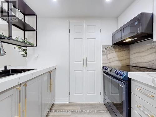 211 - 265 Enfield Place, Mississauga, ON - Indoor Photo Showing Kitchen