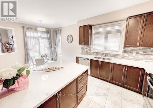 51 Jewelwing Court, Bradford West Gwillimbury, ON - Indoor Photo Showing Kitchen With Double Sink