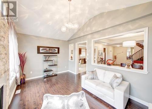 51 Jewelwing Court, Bradford West Gwillimbury, ON - Indoor Photo Showing Living Room