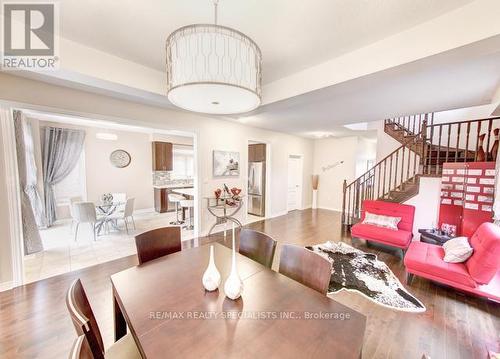 51 Jewelwing Court, Bradford West Gwillimbury, ON - Indoor Photo Showing Living Room