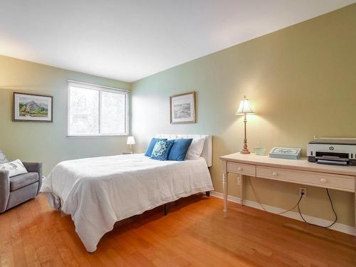 Master bedroom - 205-5240 Rue Riviera, Montréal (Pierrefonds-Roxboro), QC - Indoor Photo Showing Bedroom