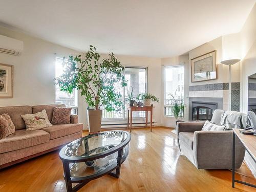 Living room - 205-5240 Rue Riviera, Montréal (Pierrefonds-Roxboro), QC - Indoor Photo Showing Living Room With Fireplace