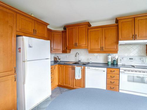 Kitchen - 205-5240 Rue Riviera, Montréal (Pierrefonds-Roxboro), QC - Indoor Photo Showing Kitchen