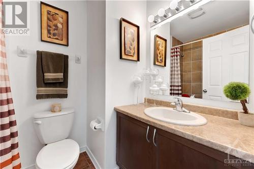 Main Bathroom (3-piece) with tub - 223 Kennevale Drive, Ottawa, ON - Indoor Photo Showing Bathroom