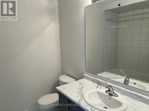 19 Tamworth Terrace, Barrie, ON - Indoor Photo Showing Bathroom