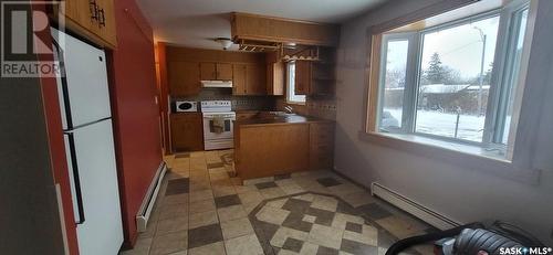 608 Boscurvis Avenue, Oxbow, SK - Indoor Photo Showing Kitchen