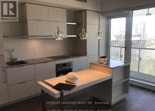 4311 - 197 Yonge Street, Toronto, ON - Indoor Photo Showing Kitchen