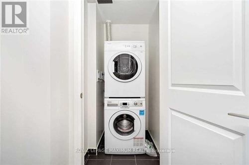 2209 - 3700 Highway 7 Road N, Vaughan, ON - Indoor Photo Showing Laundry Room