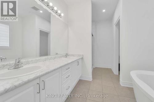 476 Wheat Boom Drive, Oakville, ON - Indoor Photo Showing Bathroom