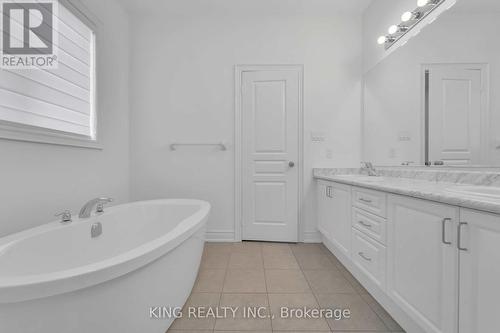 476 Wheat Boom Drive, Oakville, ON - Indoor Photo Showing Bathroom