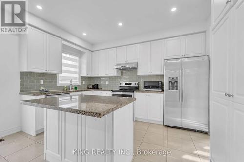 476 Wheat Boom Drive, Oakville, ON - Indoor Photo Showing Kitchen With Upgraded Kitchen