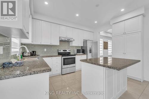 476 Wheat Boom Drive, Oakville, ON - Indoor Photo Showing Kitchen With Stainless Steel Kitchen With Upgraded Kitchen