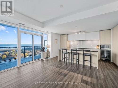 1008 - 65 Annie Craig Drive, Toronto, ON - Indoor Photo Showing Kitchen