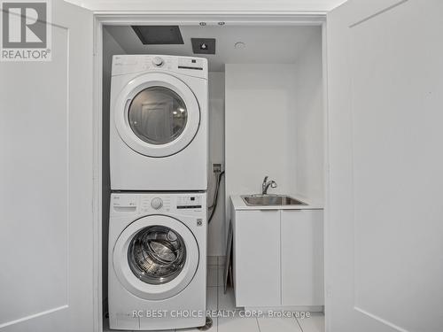 1008 - 65 Annie Craig Drive, Toronto, ON - Indoor Photo Showing Laundry Room