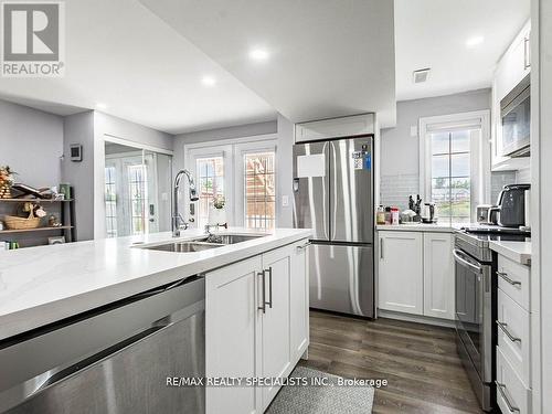 26 Lloyd Crescent, Brampton, ON - Indoor Photo Showing Kitchen With Stainless Steel Kitchen With Double Sink