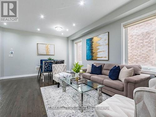 26 Lloyd Crescent, Brampton, ON - Indoor Photo Showing Living Room