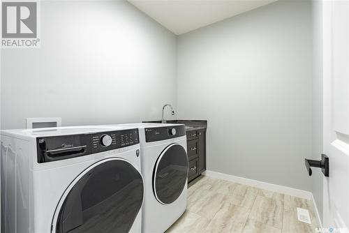 580 Kalra Street, Saskatoon, SK - Indoor Photo Showing Laundry Room