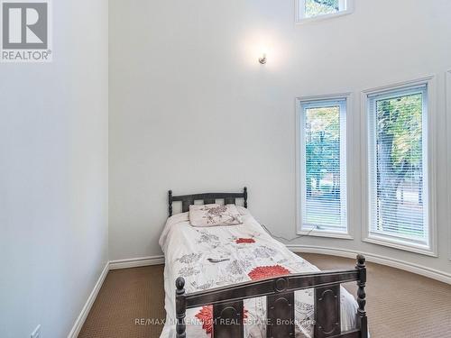 2 Sylvid Court, Adjala-Tosorontio, ON - Indoor Photo Showing Bedroom