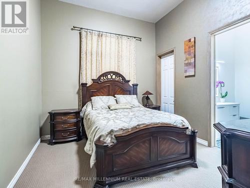 2 Sylvid Court, Adjala-Tosorontio, ON - Indoor Photo Showing Bedroom