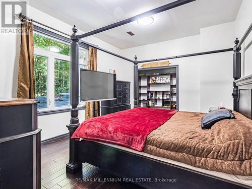 2 Sylvid Court, Adjala-Tosorontio, ON - Indoor Photo Showing Bedroom