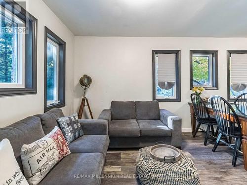 2 Sylvid Court, Adjala-Tosorontio, ON - Indoor Photo Showing Living Room