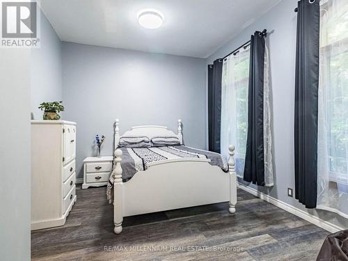 2 Sylvid Court, Adjala-Tosorontio, ON - Indoor Photo Showing Bedroom