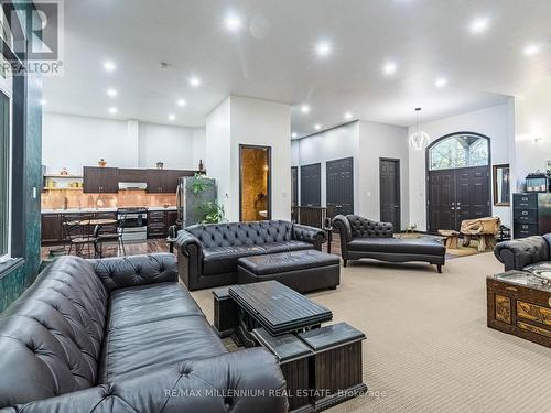 2 Sylvid Court, Adjala-Tosorontio, ON - Indoor Photo Showing Living Room