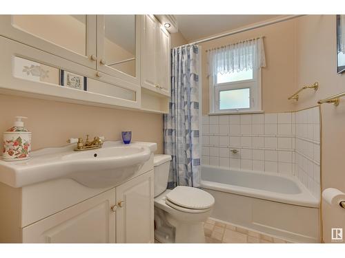 5336 111 Av Nw Nw, Edmonton, AB - Indoor Photo Showing Bathroom