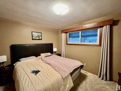 13232 63 St Nw, Edmonton, AB - Indoor Photo Showing Bedroom