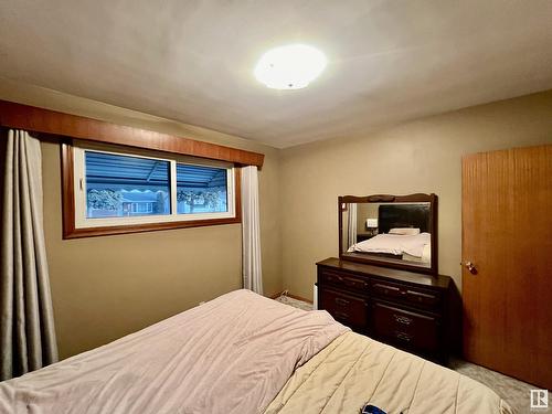 13232 63 St Nw, Edmonton, AB - Indoor Photo Showing Bedroom