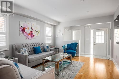 35 Rosario Drive, Vaughan, ON - Indoor Photo Showing Living Room