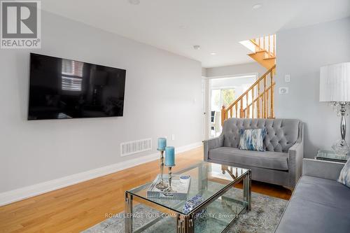 35 Rosario Drive, Vaughan, ON - Indoor Photo Showing Living Room