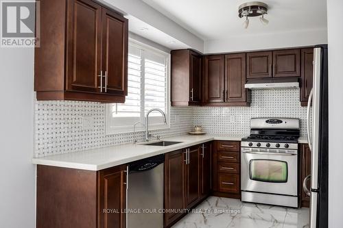 35 Rosario Drive, Vaughan, ON - Indoor Photo Showing Kitchen With Upgraded Kitchen