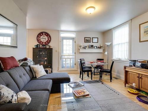 35 & 37 First St E, Orangeville, ON - Indoor Photo Showing Living Room