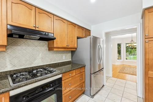 6 Valley Ridge Lane, Hamilton, ON - Indoor Photo Showing Kitchen