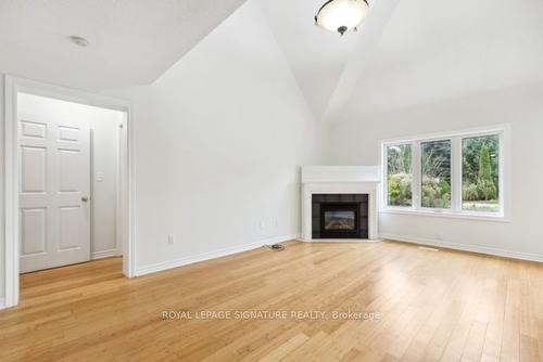 6 Valley Ridge Lane, Hamilton, ON - Indoor Photo Showing Living Room With Fireplace