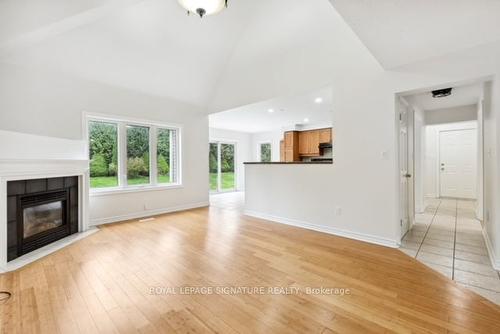 6 Valley Ridge Lane, Hamilton, ON - Indoor Photo Showing Living Room With Fireplace