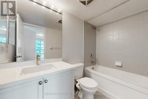 2706 - 19 Grand Trunk Crescent, Toronto, ON - Indoor Photo Showing Bathroom