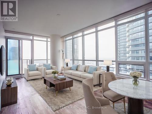 4110 - 55 Bremner Boulevard, Toronto, ON - Indoor Photo Showing Living Room