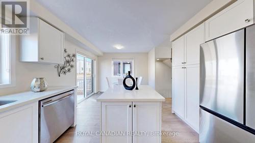 1344 Bradenton  Path, Oshawa, ON - Indoor Photo Showing Kitchen