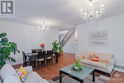 310 Wallaceburg Court, Ottawa, ON - Indoor Photo Showing Living Room