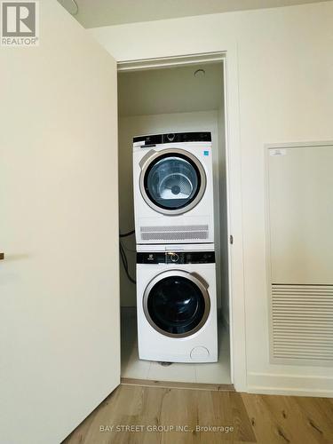 5206 - 138 Downes Street, Toronto, ON - Indoor Photo Showing Laundry Room