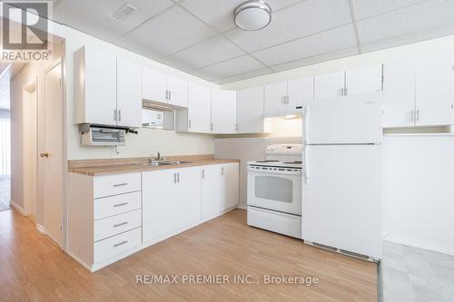 22 Bristow Court, Barrie, ON - Indoor Photo Showing Kitchen With Double Sink