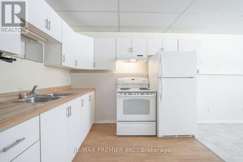 22 Bristow Court, Barrie, ON - Indoor Photo Showing Kitchen With Double Sink